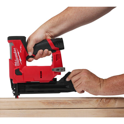 Afbeelding MILWAUKEE® m12 fuel™ 18 ga rechte tacker M12 FCN18GS