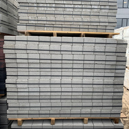 Beton afstandhouder op pallet 1